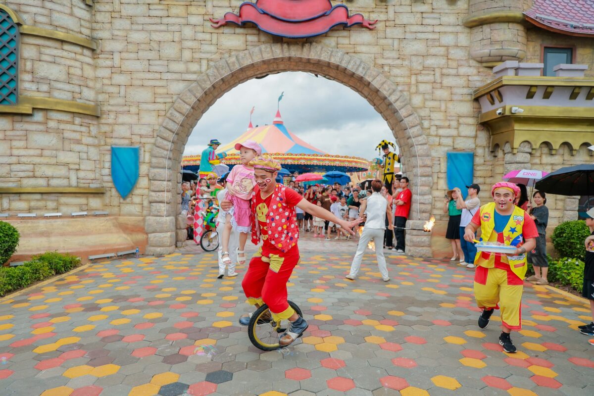 Show diễn trong giá vé VinWonders Vũ Yên