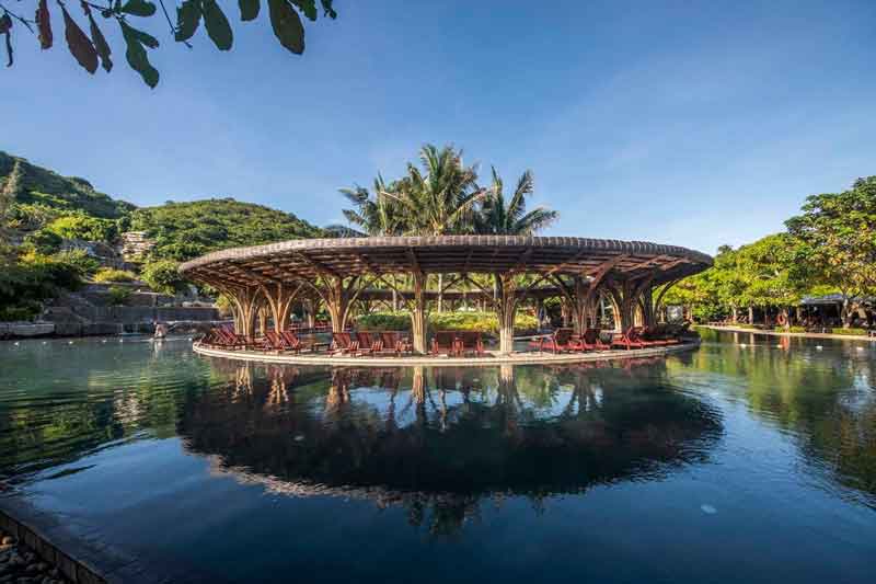 Bể bơi vô cực tắm khoáng Hòn Tằm Nha Trang